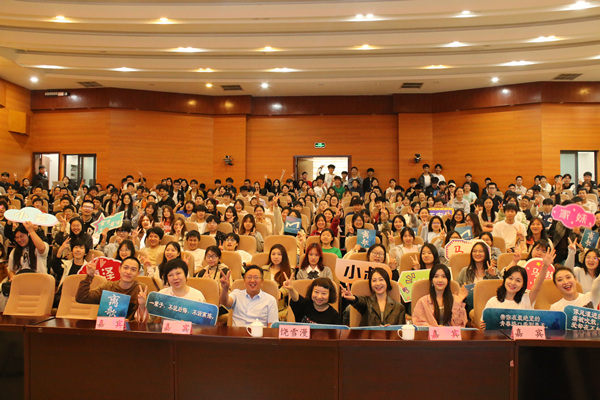 現(xiàn)場合影。重慶理工大學(xué)供圖