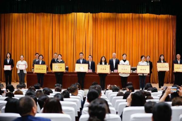 頒獎現(xiàn)場。九龍坡區(qū)社區(qū)教育學(xué)院供圖