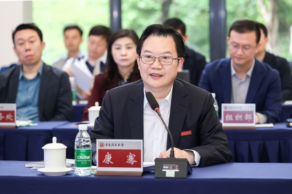 重慶理工大學(xué)黨委書(shū)記康騫致辭。重慶理工大學(xué)供圖