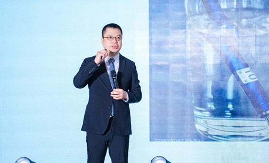 穆大力分享“內(nèi)窺鏡隆乳術(shù)的并發(fā)癥及預(yù)防”。重慶華美整形外科醫(yī)院供圖