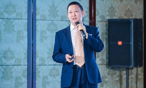 陳德法在會(huì)上做“高難度修復(fù)胸案例分享”。重慶華美整形外科醫(yī)院供圖