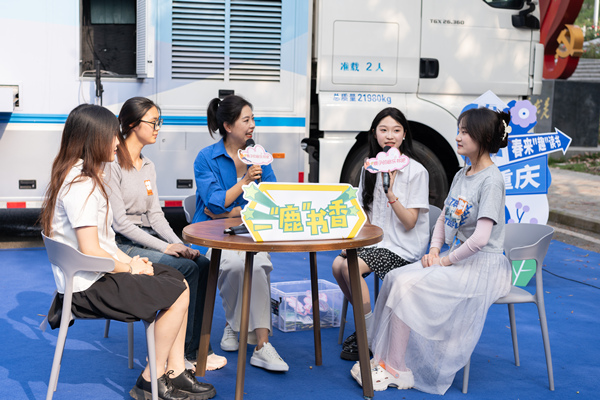 學(xué)生訪談現(xiàn)場(chǎng)。重慶理工大學(xué)供圖