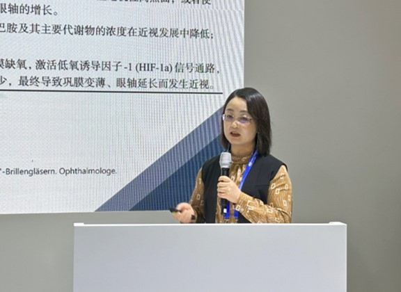 陳春梅分享課題《思問臨床效果觀察》。重慶南坪愛爾眼科醫(yī)院供圖