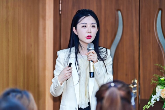 朱芯分享注射理論。重慶軍美醫(yī)療美容醫(yī)院供圖