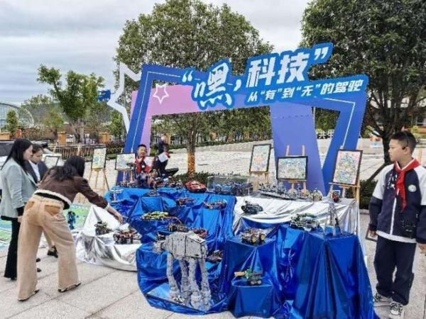 項目式課程體系展示現(xiàn)場。林果攝