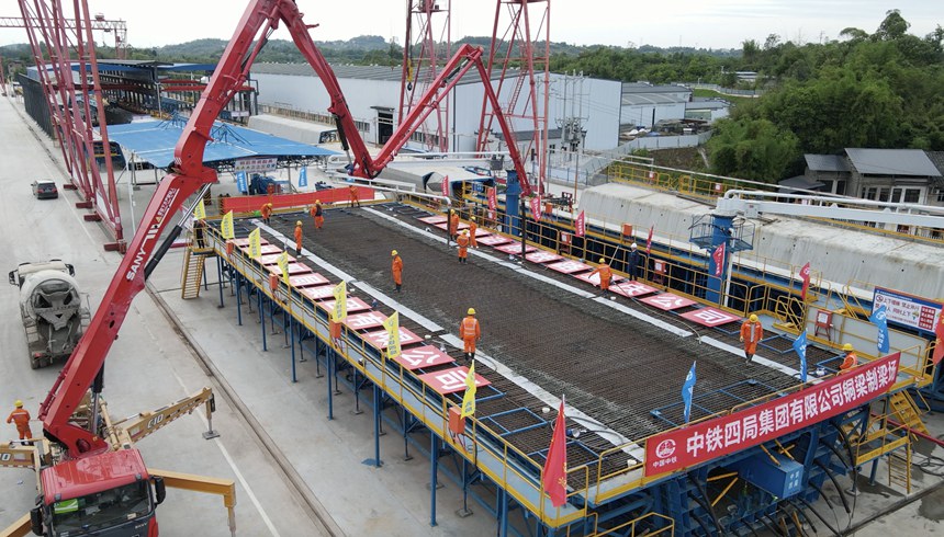 施工現(xiàn)場。長江沿岸鐵路集團(tuán)重慶有限公司供圖