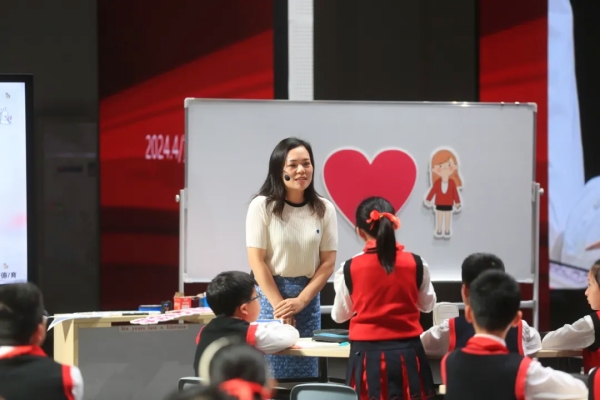 微班會《學(xué)會和父母好好說話》現(xiàn)場展示。重慶啟誠巴蜀小學(xué)供圖