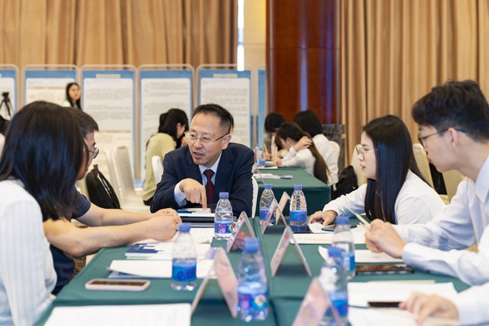 啟動(dòng)儀式結(jié)束后，“渝法惠企”法治宣傳服務(wù)隊(duì)還開展了首場(chǎng)“法治護(hù)企”沙龍活動(dòng)。郭睿攝