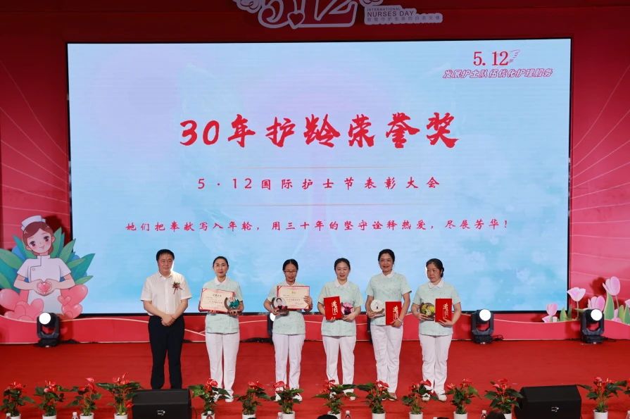 表彰現(xiàn)場(chǎng)。重慶西區(qū)醫(yī)院供圖