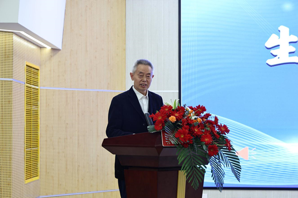 重慶人文科技學(xué)院校長(zhǎng)張躍光致辭。重慶人文科技學(xué)院供圖