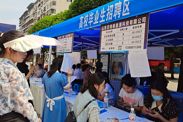 招聘活動(dòng)現(xiàn)場(chǎng)。江津區(qū)人力社保局供圖