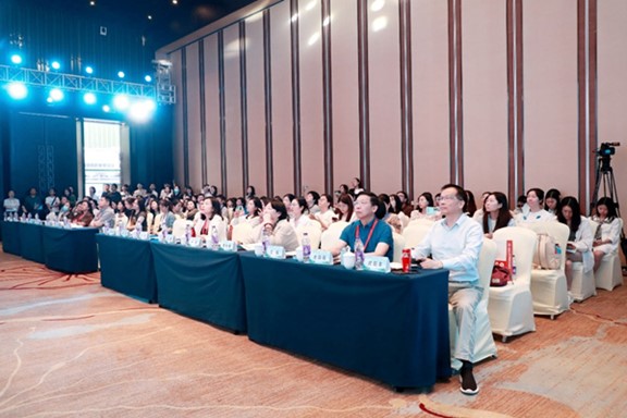 會(huì)議現(xiàn)場(chǎng)。愛康集團(tuán)重慶分公司供圖