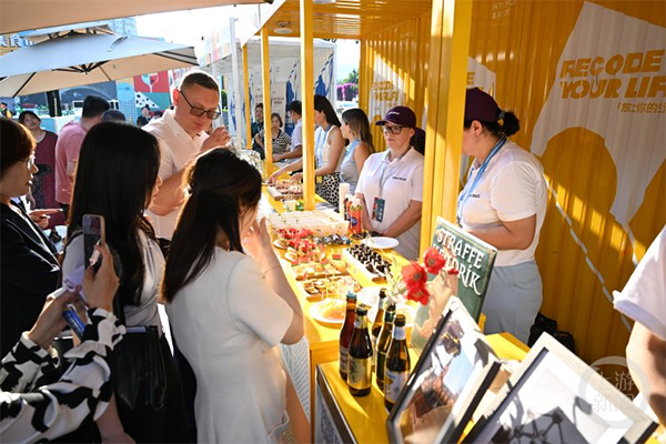 現(xiàn)場展出的異域美食非常豐富。任君供圖