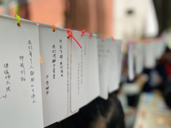 “意蘊(yùn)詩(shī)人”展區(qū)。晏紅霞攝