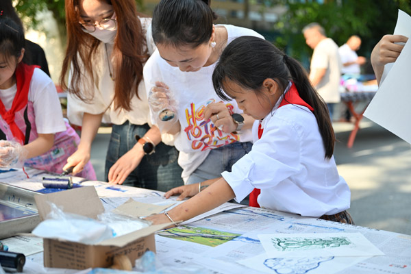 “石魂課程”體驗現(xiàn)場。巴蜀小學供圖