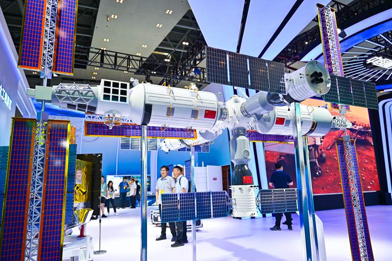 展出產(chǎn)品豐富多元，科技感十足。 鄒樂攝