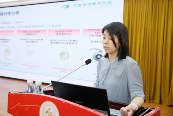 霍妍做講座。華廈渝州眼科醫(yī)院供圖