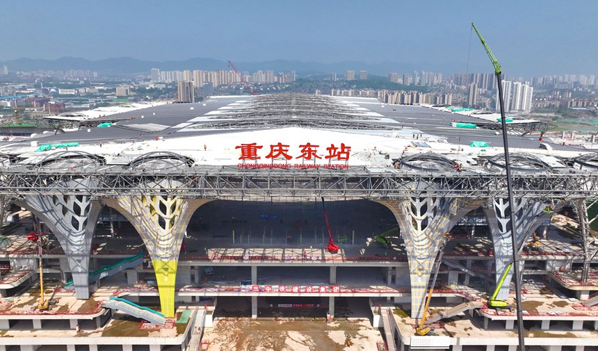 建設(shè)中的重慶東站?？沦F攝