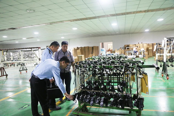 南川區(qū)園區(qū)“綜合查一次”執(zhí)法現(xiàn)場(chǎng)。重慶市司法局供圖