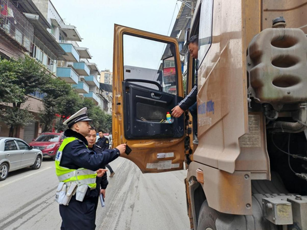 合川區(qū)“停車監(jiān)管一件事”執(zhí)法現(xiàn)場(chǎng)。重慶市司法局供圖