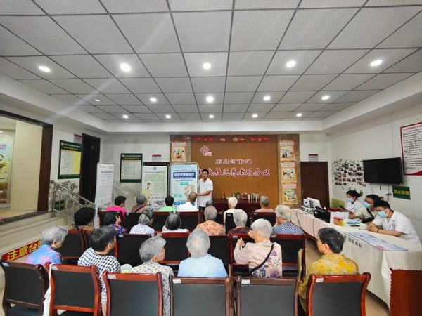 健康知識宣講。重慶道格骨科醫(yī)院供圖