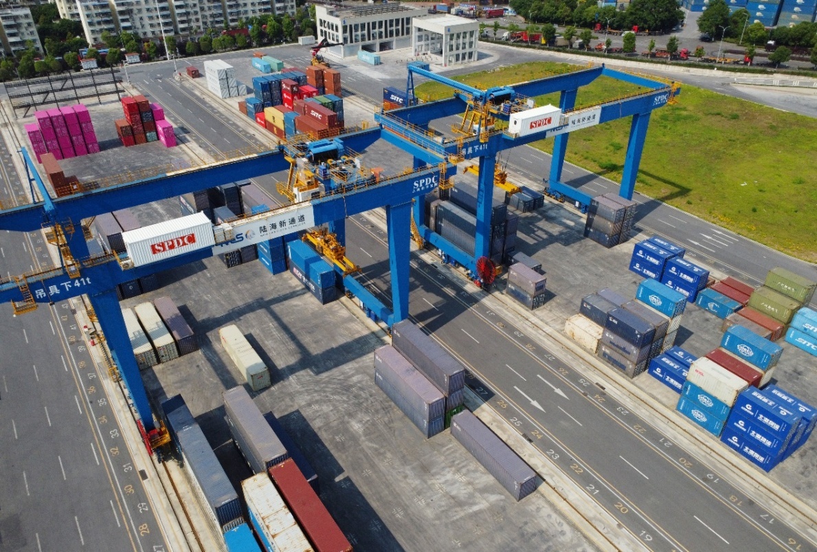 位于重慶國際物流樞紐園區(qū)的西部陸海新通道重慶無水港（無人機照片）。人民網(wǎng) 劉祎攝