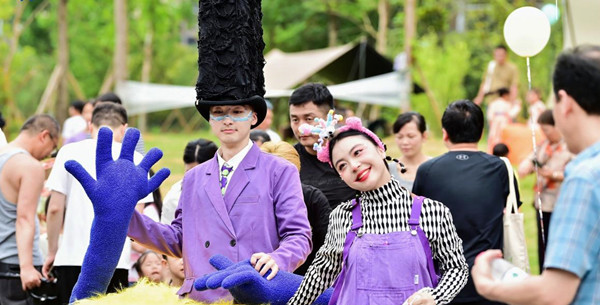 電粉無限藝社戲劇巡游。中國電建地產(chǎn)供圖