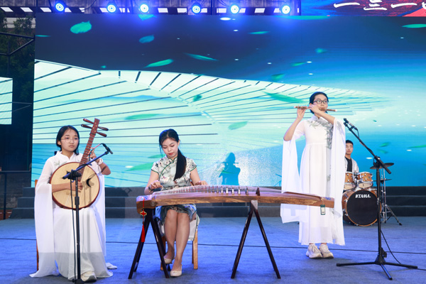 民樂演奏。曾英豪攝