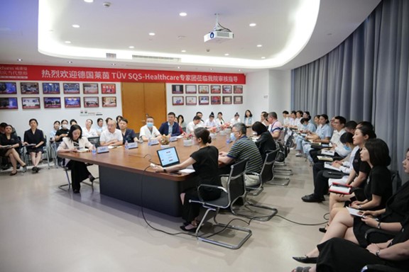 會(huì)議現(xiàn)場(chǎng)。重慶當(dāng)代整形外科醫(yī)院供圖