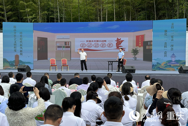 文藝表演現(xiàn)場(chǎng)。人民網(wǎng)記者 劉政寧攝