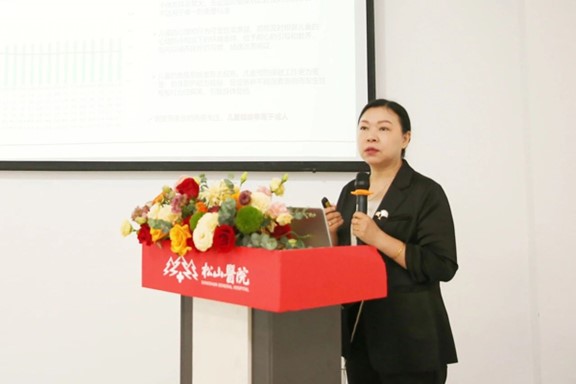 唐仕芳進(jìn)行課題分享。重慶松山醫(yī)院供圖
