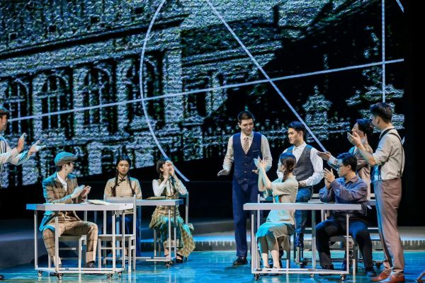 話劇《何魯》演出現(xiàn)場。重慶大學供圖