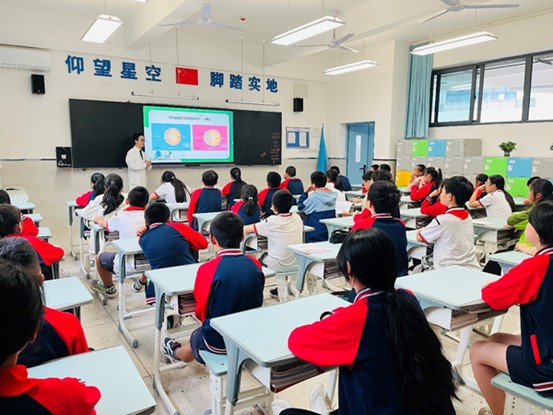 講座現(xiàn)場(chǎng)。華廈渝州眼科醫(yī)院供圖