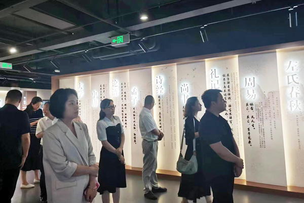 參觀學(xué)習(xí)。重慶市教科文衛(wèi)體工會(huì)供圖