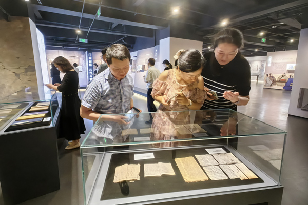 參觀學(xué)習(xí)。重慶市教科文衛(wèi)體工會(huì)供圖