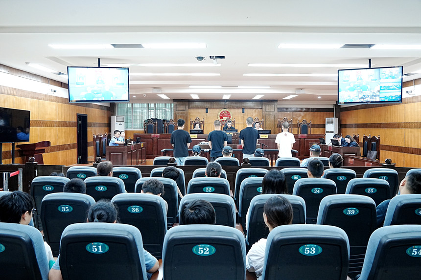 庭審現(xiàn)場。實習(xí)生趙鑫攝