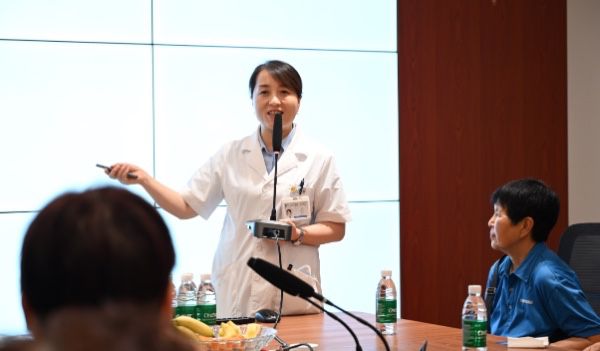 劉健娣科普講座現(xiàn)場(chǎng)。重慶南坪愛爾眼科醫(yī)院供圖