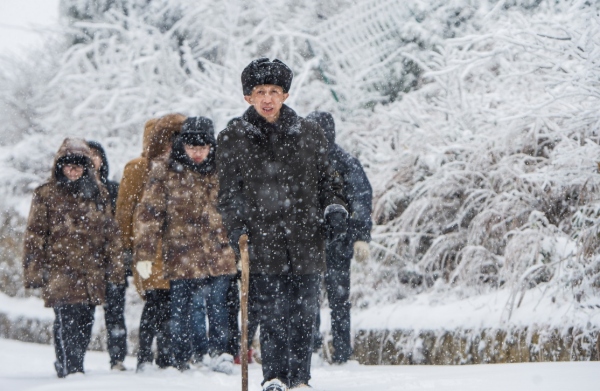 該校電氣工程學(xué)院教授、博士生導(dǎo)師蔣興良堅(jiān)守野外37年，“死磕”電網(wǎng)覆冰絕緣技術(shù)（資料圖）。重慶大學(xué)供圖