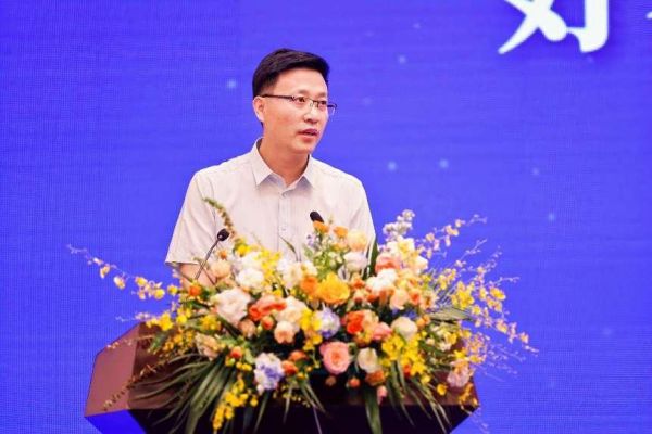 好老師教育集團董事長徐進程致辭。重慶市繼續(xù)教育學(xué)會供圖