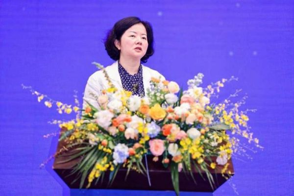 重慶市委教育工委委員、重慶市教育委員會副主任蔣云芳講話。重慶市繼續(xù)教育學(xué)會供圖