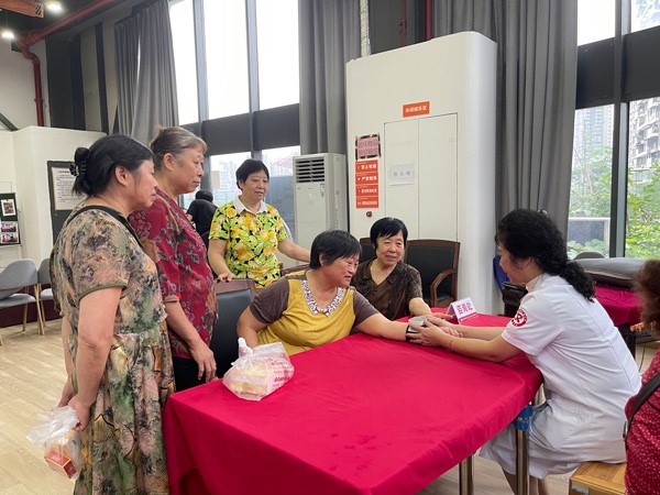 義診服務(wù)。重慶圣佑肛腸醫(yī)院供圖