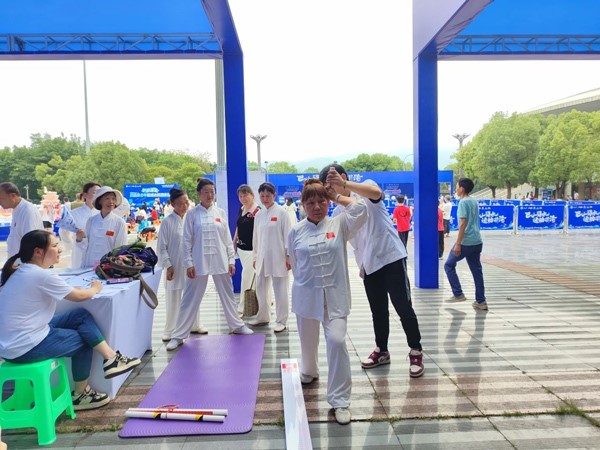 FMS運(yùn)動(dòng)功能評(píng)測(cè)。重慶道格骨科醫(yī)院供圖