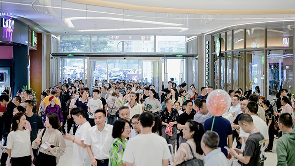 云領(lǐng)天街開業(yè)現(xiàn)場。重慶龍湖供稿