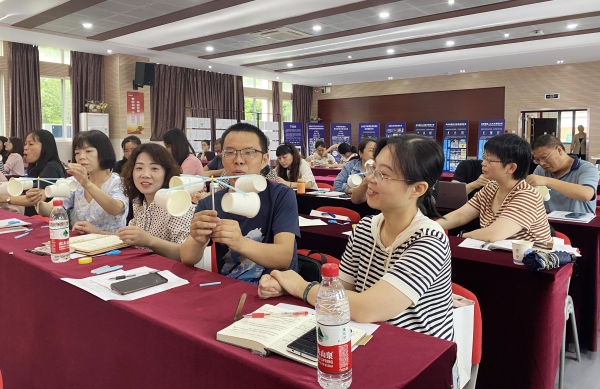 數(shù)字化現(xiàn)場教學體驗。北碚區(qū)狀元小學供圖