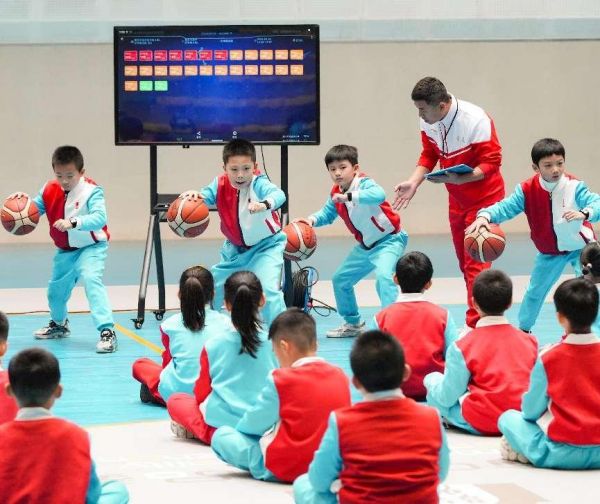 智慧體育課堂實(shí)踐。渝中區(qū)人和街小學(xué)校供圖