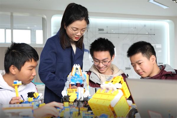 科創(chuàng)教育?？茖W城白市驛一中供圖