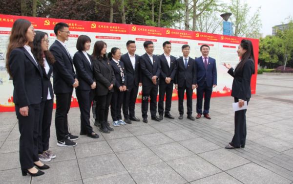 渝北中學“黨史、實踐、實境、移動”四維黨課。渝北中學供圖