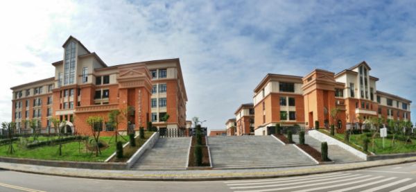 學(xué)校景觀。渝北區(qū)兩江小學(xué)校供圖