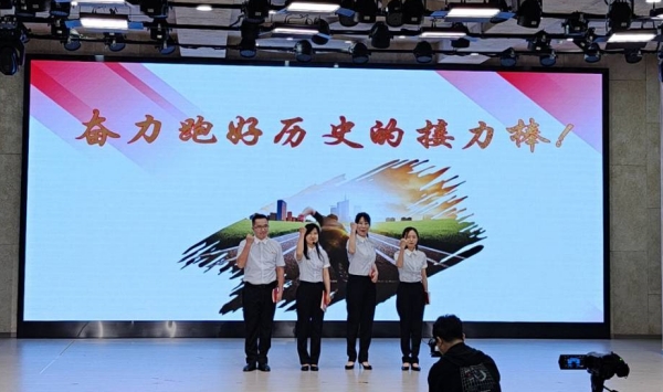 參加大渡口區(qū)講黨課比賽。大渡口區(qū)鋼花小學供圖