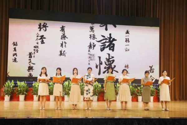 教師學(xué)術(shù)年會“雙創(chuàng)”匯報。兩江育才中學(xué)供圖